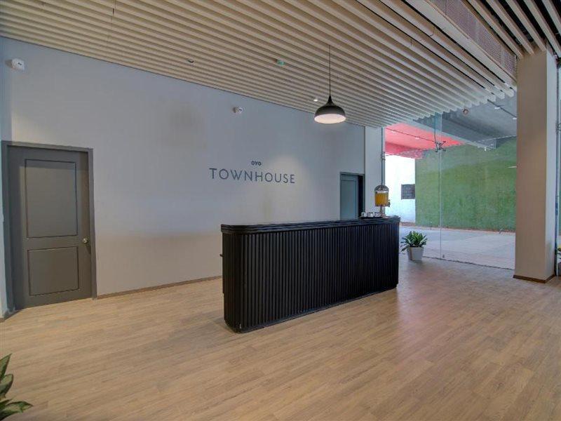 Townhouse Sector 49 Near Logix City Centre Noida Kültér fotó