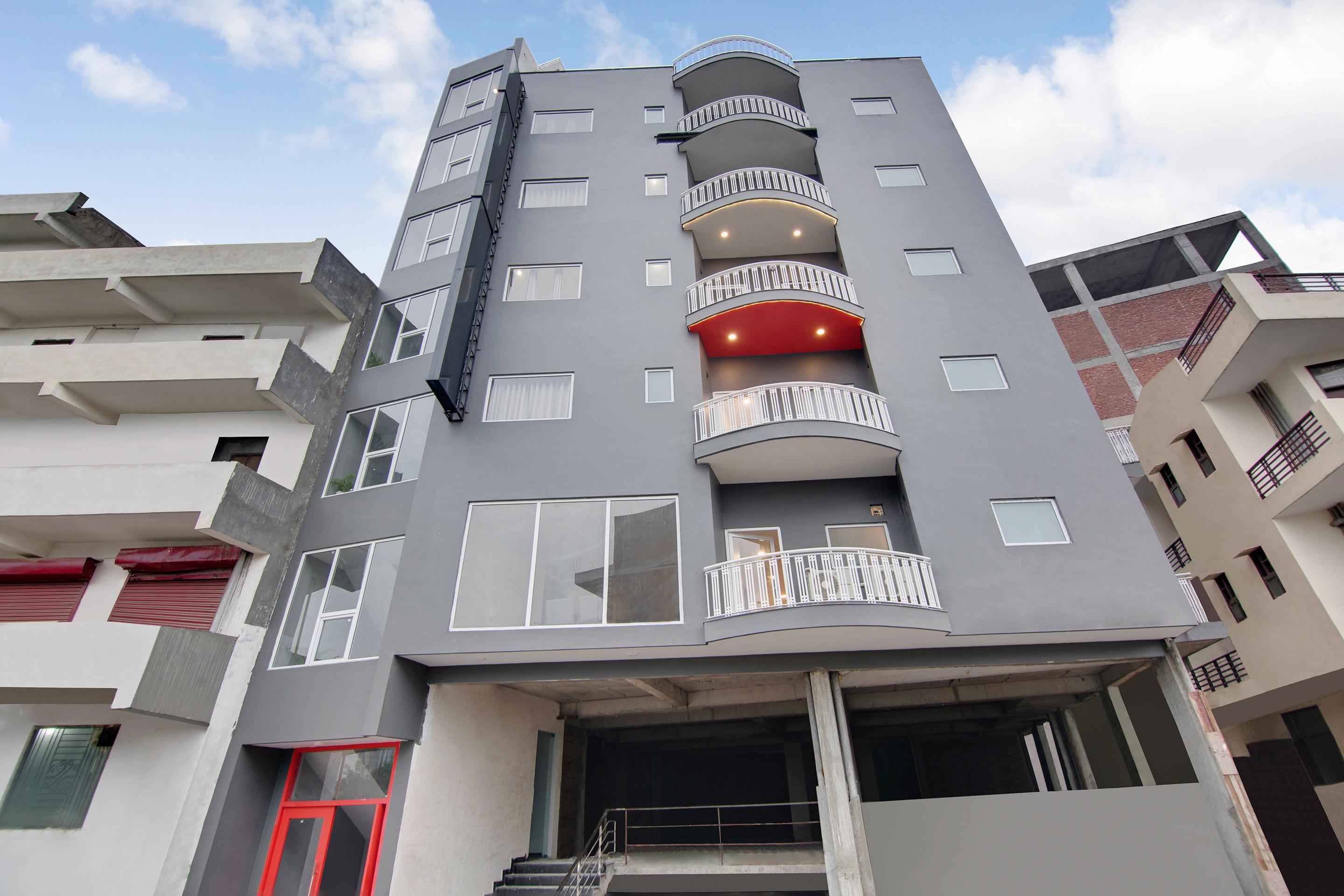Townhouse Sector 49 Near Logix City Centre Noida Kültér fotó