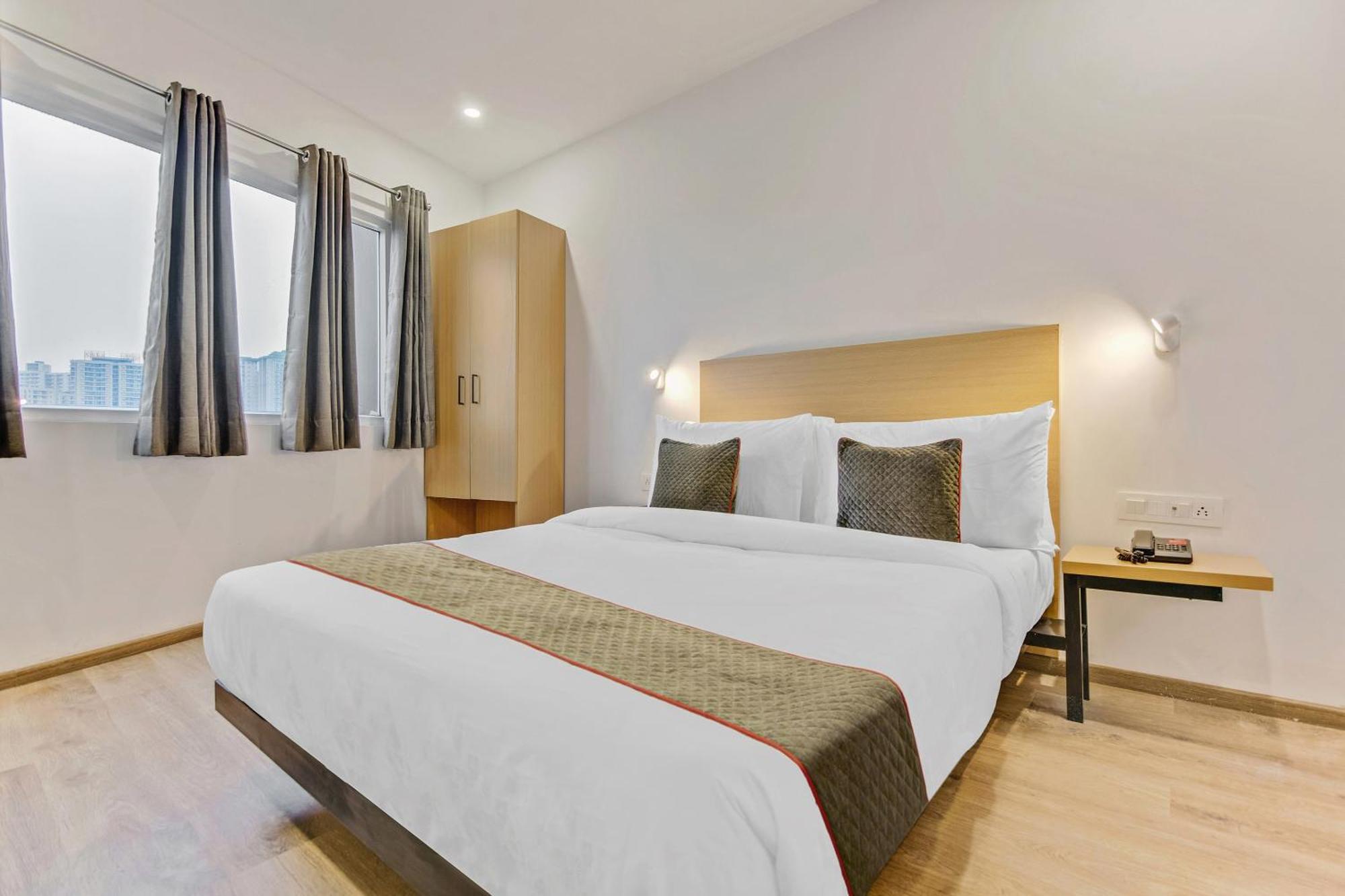 Townhouse Sector 49 Near Logix City Centre Noida Kültér fotó
