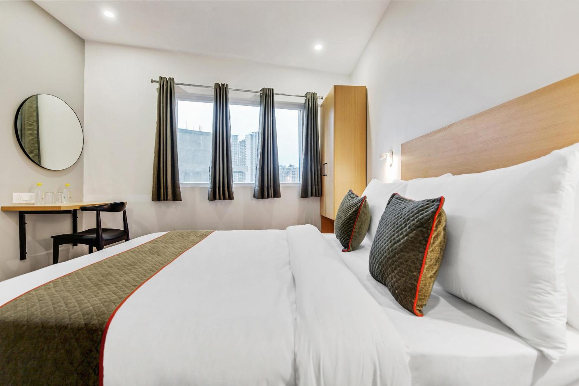 Townhouse Sector 49 Near Logix City Centre Noida Kültér fotó