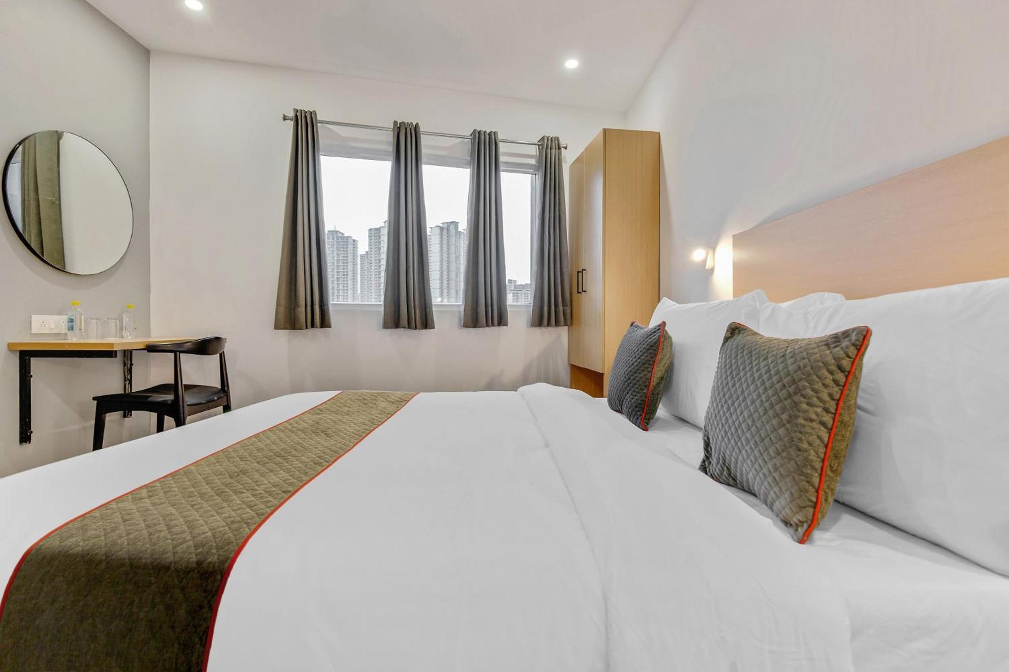Townhouse Sector 49 Near Logix City Centre Noida Kültér fotó
