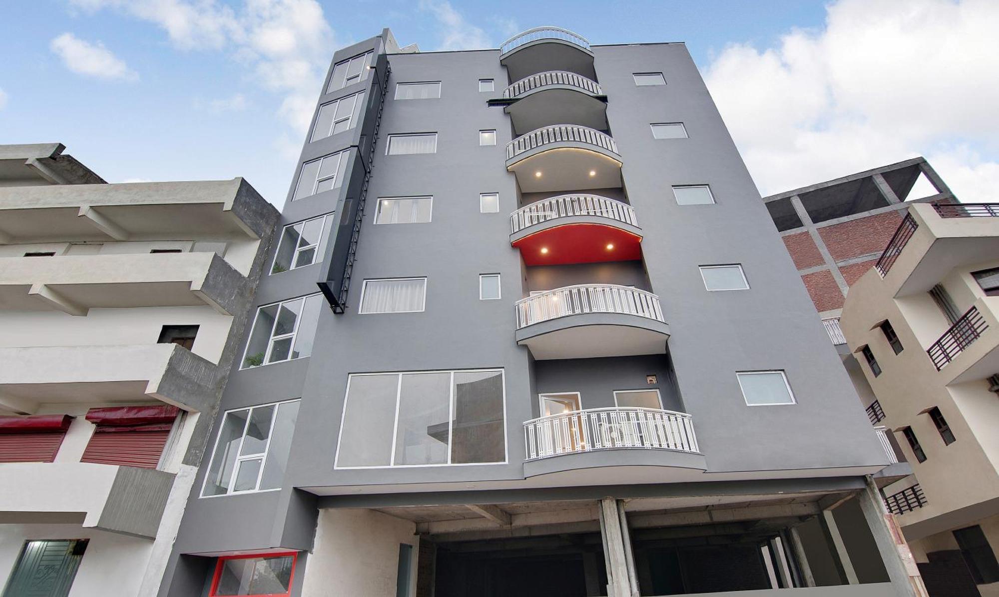 Townhouse Sector 49 Near Logix City Centre Noida Kültér fotó