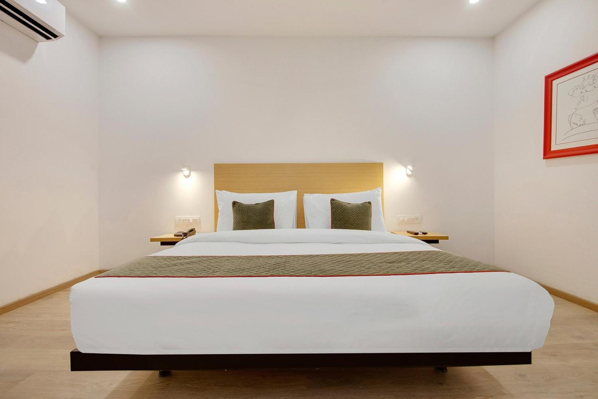 Townhouse Sector 49 Near Logix City Centre Noida Kültér fotó