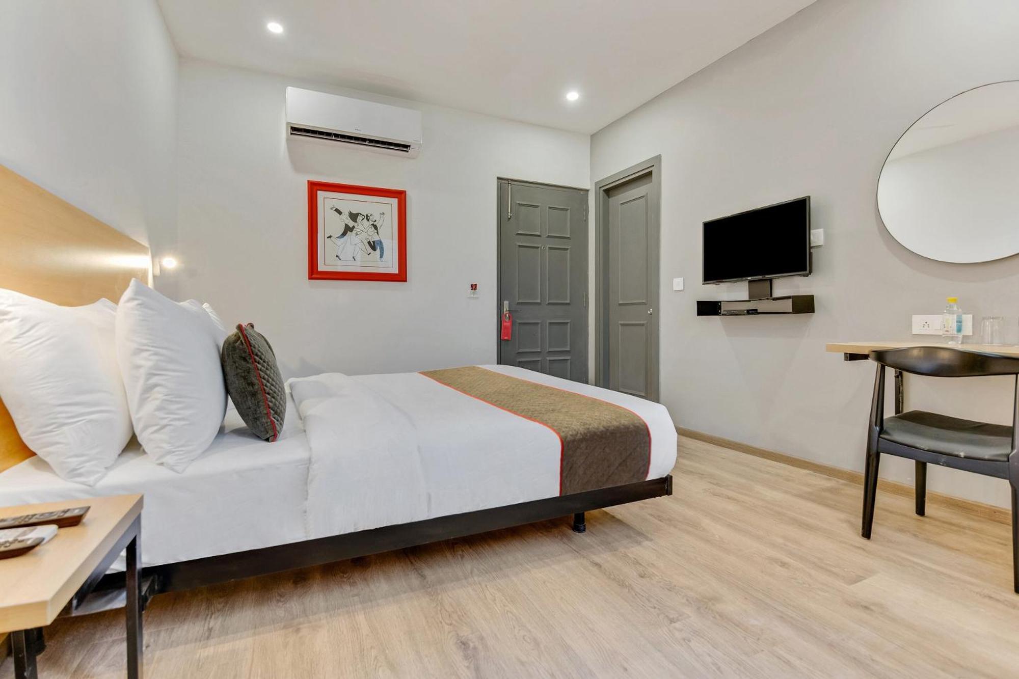 Townhouse Sector 49 Near Logix City Centre Noida Kültér fotó