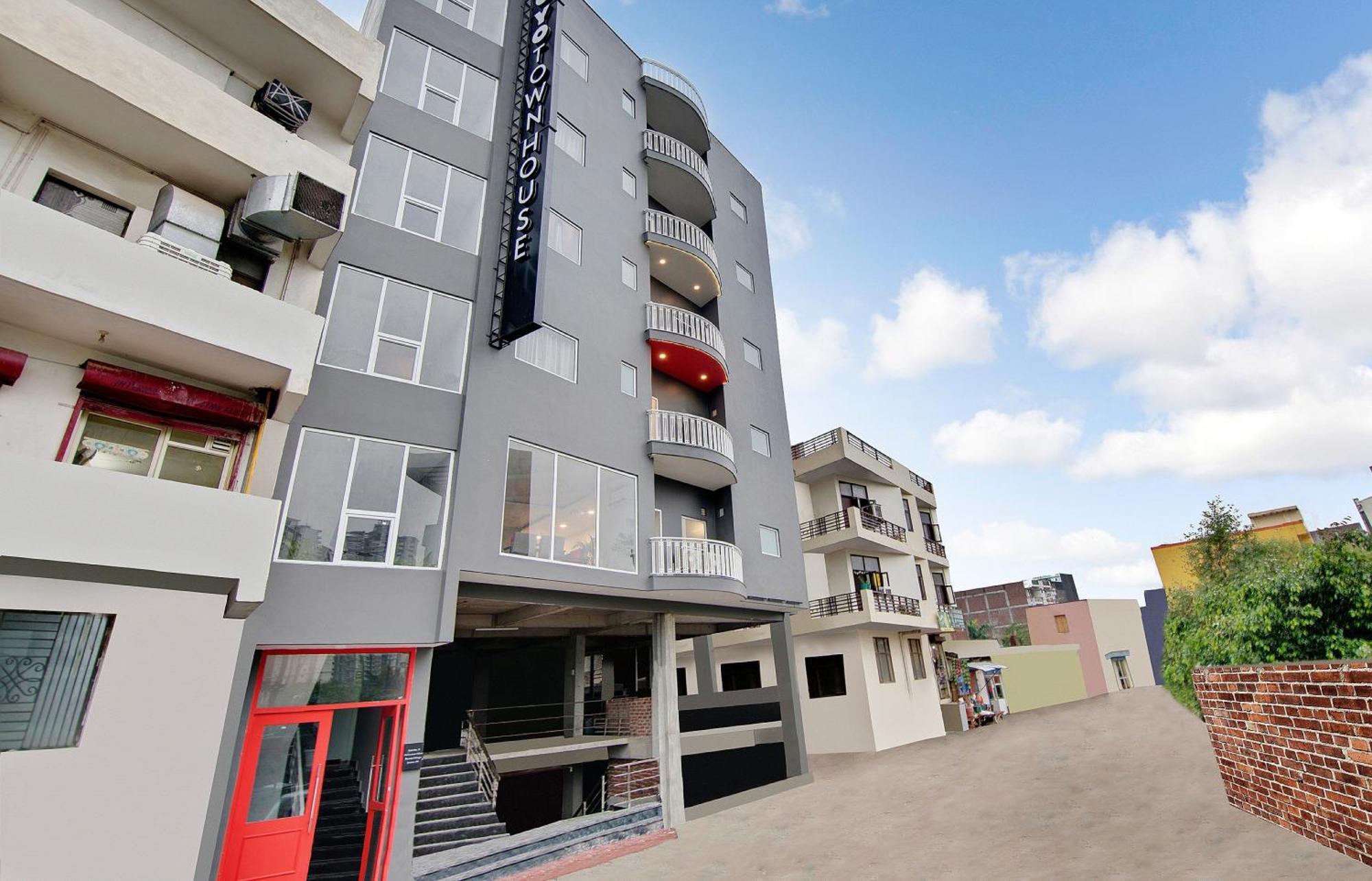 Townhouse Sector 49 Near Logix City Centre Noida Kültér fotó