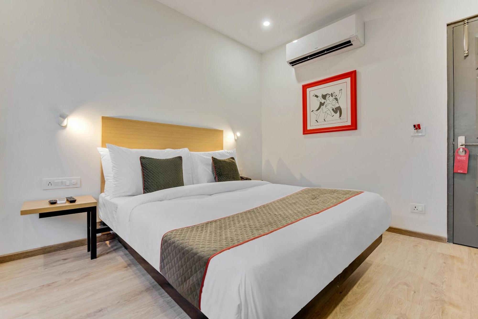 Townhouse Sector 49 Near Logix City Centre Noida Kültér fotó