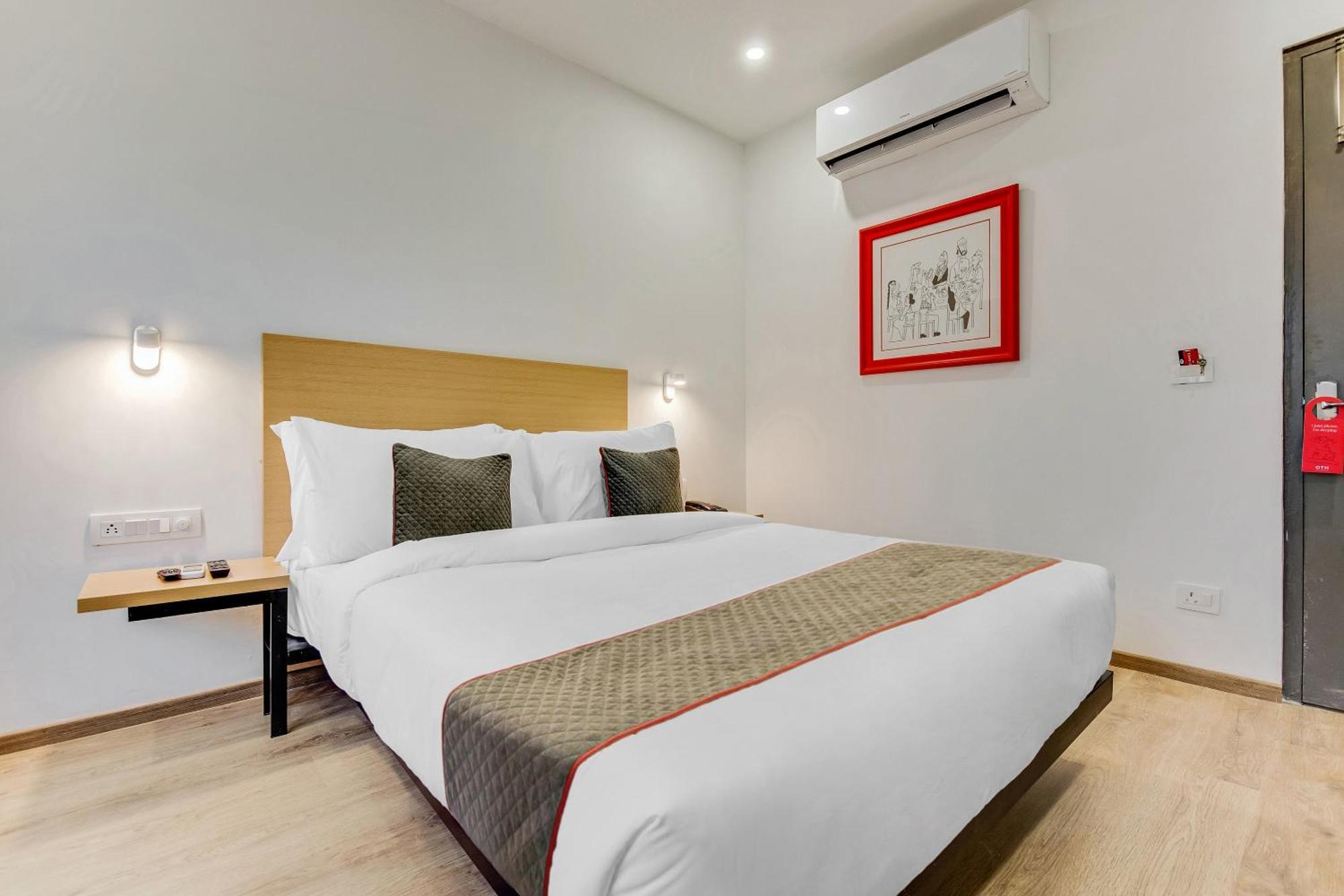 Townhouse Sector 49 Near Logix City Centre Noida Kültér fotó